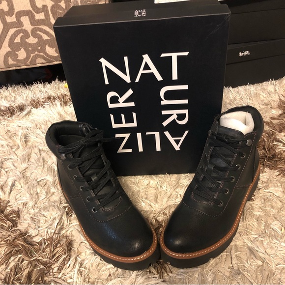 LUCY ,Naturalizer  Booties  9M - Picture 4 of 8